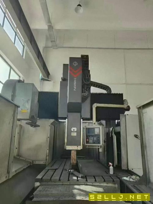 海天2516龍門，發那克MD系統，BT50齒輪頭，自動銑頭，.