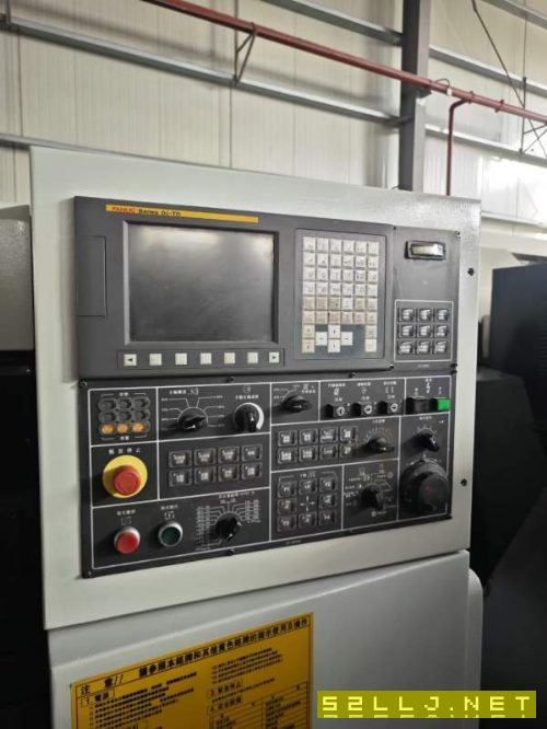 程泰GLS200數控車床，8寸卡盤，10工位伺服刀塔，帶尾.