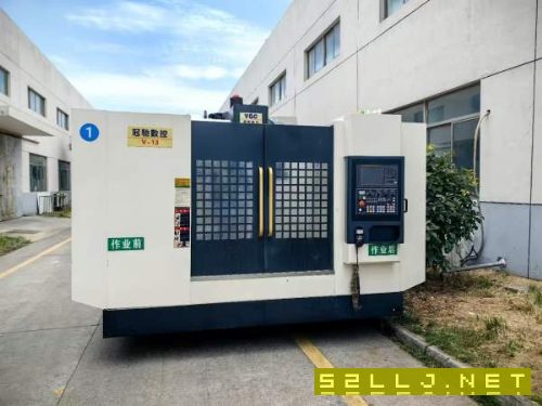 冠馳1370立式加中心三軸滾柱線軌.X-Z軸六滑塊發(fā)那科0i.