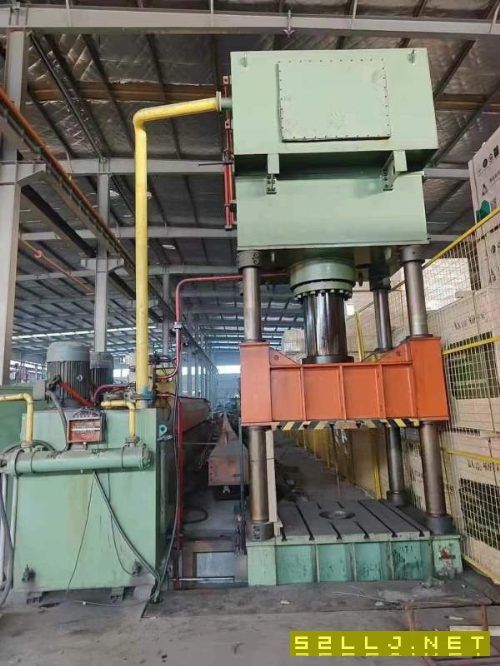 徐州500噸四柱液壓機，臺面1.4米1.4米，開口1.5米，行.