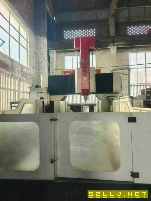 工廠在位出售，價格不高華鼎4022數控龍門加工中心工作.