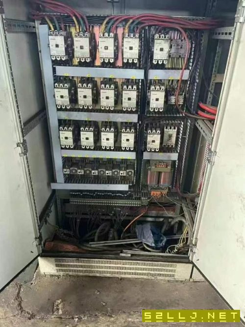沈陽工廠剛剛買下二臺南通框架液壓機。一臺1600噸，有.