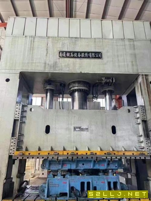沈陽工廠剛剛買下二臺南通框架液壓機。一臺1600噸，有.