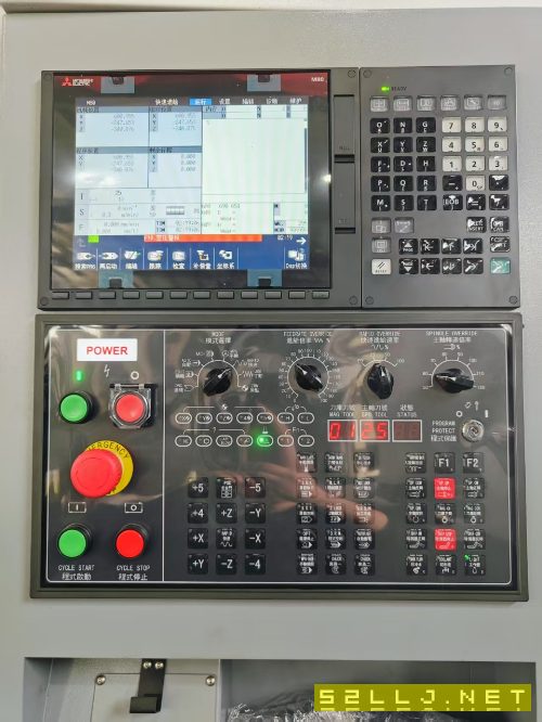 全新1580重型加工中心。三菱M80系統。BT50主軸皮帶6000轉，24把刀臂式刀庫.