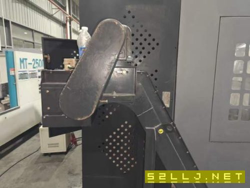 2019年臺灣高峰1050加工中心，三軸線規BT40刀柄，主軸.