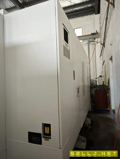 剛剛買下蘇州正權1370模具機一臺，兩線一硬，BT50主軸.
