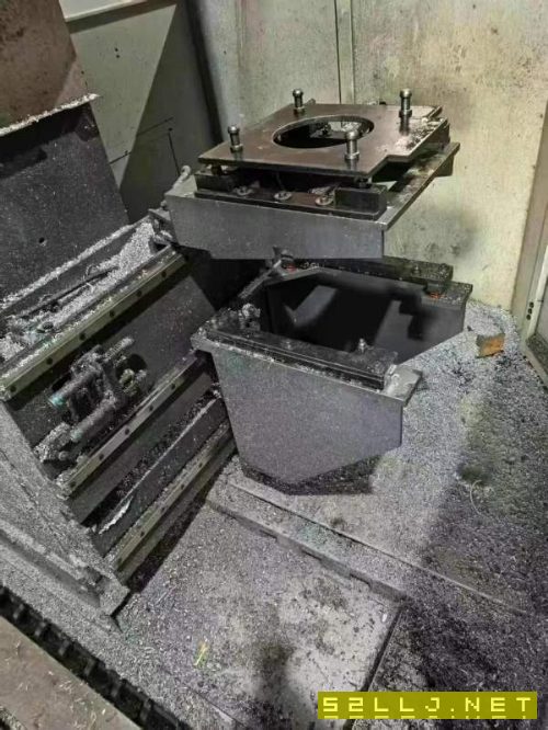 工廠在位珂業，臺灣省原裝瀧鋒光機SK-4025龍門加工中.