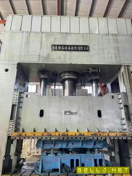 沈陽工廠剛剛買下二臺南通框架液壓機。一臺1600噸，有.