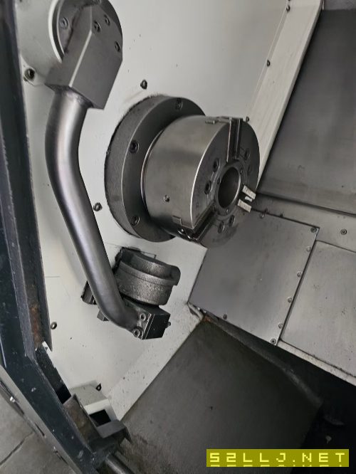 威亞L210A數控車床，8寸卡盤，帶對刀儀，12工位刀塔，.