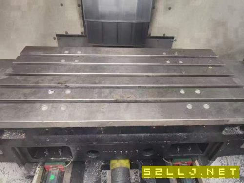 剛到一臺準新機，國盛855加工中心，40主軸，8000轉，.