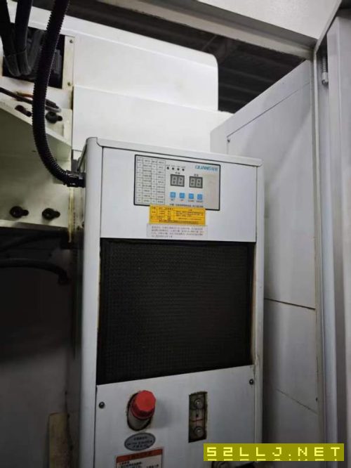 同款兩臺巨高VL850B立式加工中心三軸線軌.三菱M80系統(tǒng).