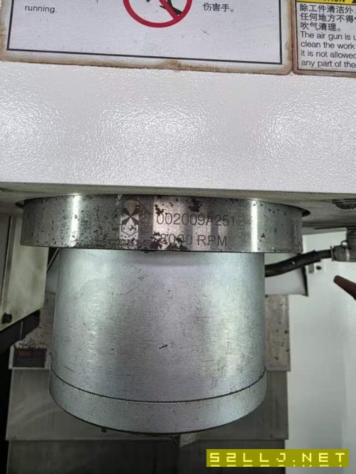 剛剛拿下紐威1150S加工中心一臺，三軸線規，bt40主軸.
