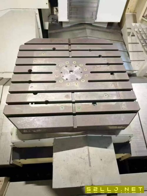 剛剛拿下基本全新安裝少用沈陽HMC-80Q單臺臥式加工中.