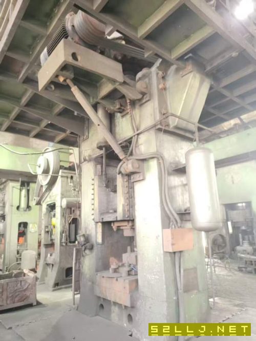 1000噸，1600噸共兩臺摩擦壓力機，在位出售，價格便宜.