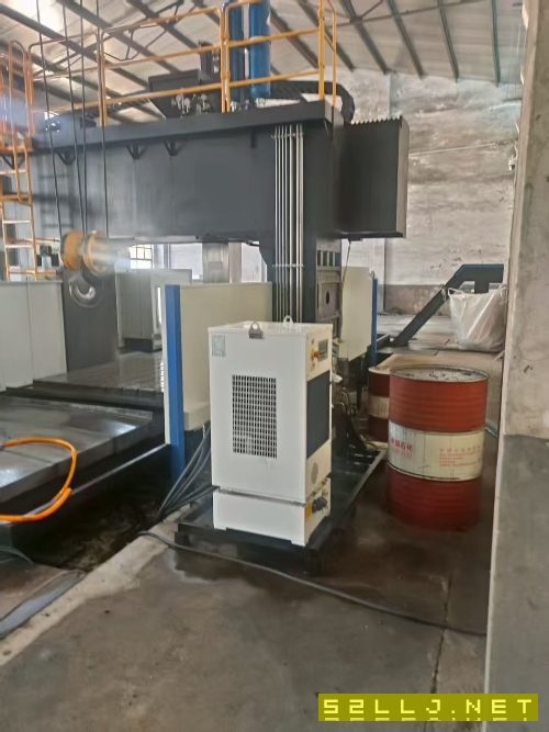 剛剛買下準新機國盛4028龍門加工中心