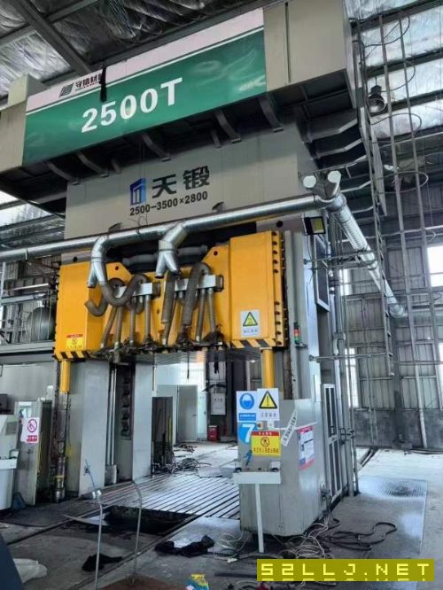 天鍛2500噸框架液壓機，臺面2.8米3.5米，開口2.4米，.