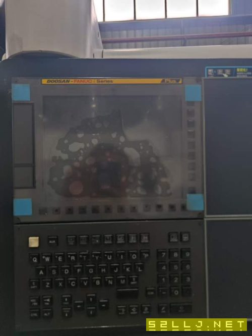 韓國斗山DNM5705立式加工中心三軸線軌，BT40主軸轉速8.