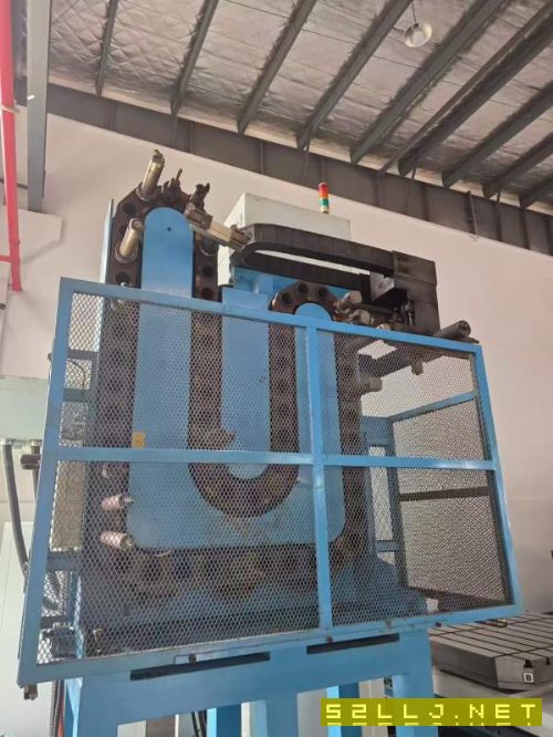 臺灣遠東數控鏜銑床BMC-135，BT50主軸帶齒輪箱，工作.