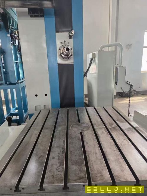 臺灣遠東數控鏜銑床BMC-110R3，BT50主軸帶齒輪箱，工.