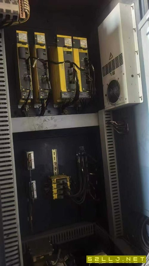 剛剛拿下一臺臺灣高峰850數控銑，三軸線軌，BT40主軸.