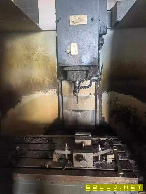 剛剛拿下一臺臺灣高峰850數控銑，三軸線軌，BT40主軸.