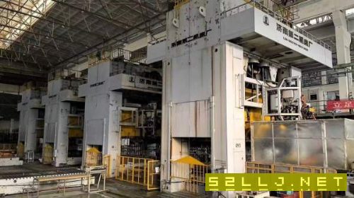 濟南二機，四點壓力機：LD41300/700，臺面4.6/2.5米。.
