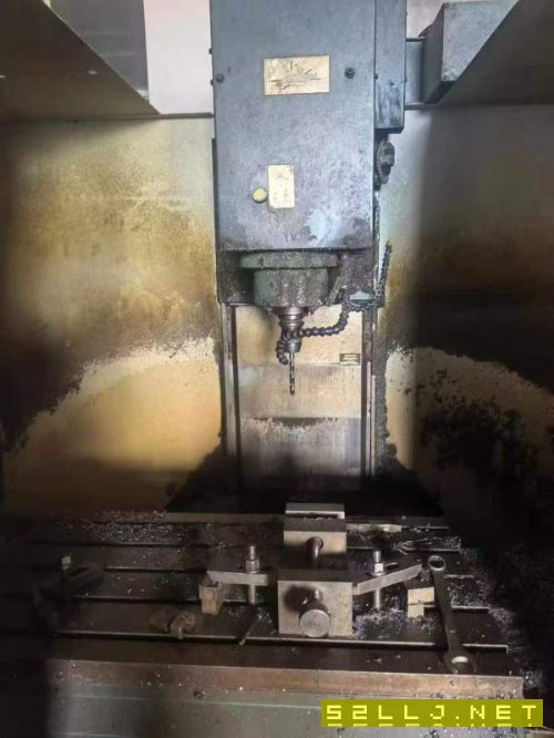 剛剛拿下一臺臺灣高峰850數控銑，三軸線軌，BT40主軸.