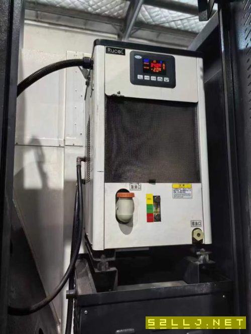 重型雅力士VL1580控數銑床兩一線硬軌導，Y四軸條線軌B.