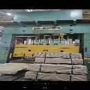急售：2005年框架式新款2000噸液壓機，天津鍛壓產，新款，臺面4..