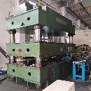 兩臺精品液壓機。
一臺630噸，有效臺面1.7x2.4米。
一.