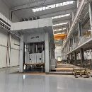大型精品液壓機線：重慶江東產，，2100噸的有效臺面2..